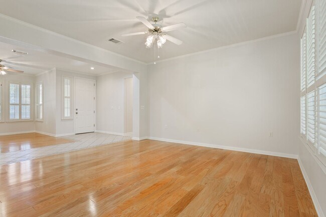 Building Photo - 102 Teacup Cove