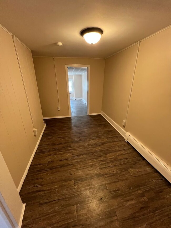 Building Photo - Charming 3 Bedroom 2 Bathroom House near RACC