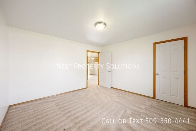 Building Photo - 807 Westshore Dr NE