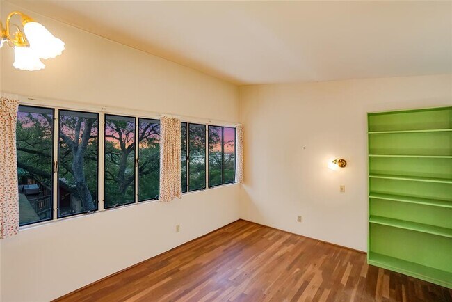 Building Photo - 1806 Alta Vista Ave