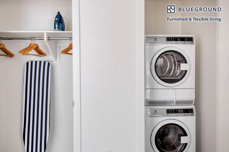 Building Photo - 949 1st St SE