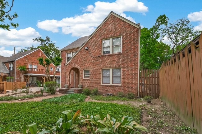 Building Photo - 1807 Crocker St