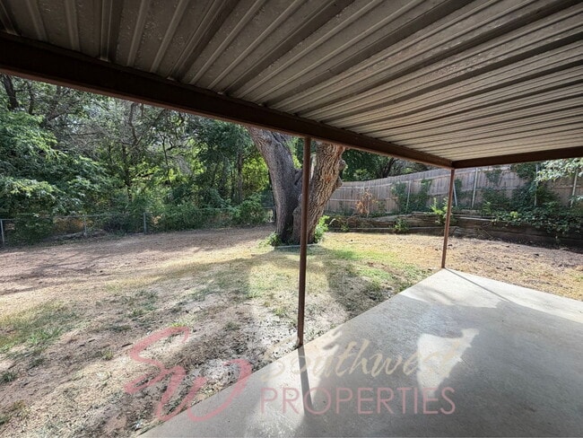 Building Photo - Spacious 3-Bedroom Home in an Established Neighborhood