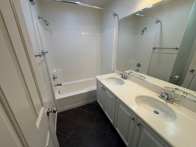 Building Photo - Charming 4-Bedroom Home with Community Ame...