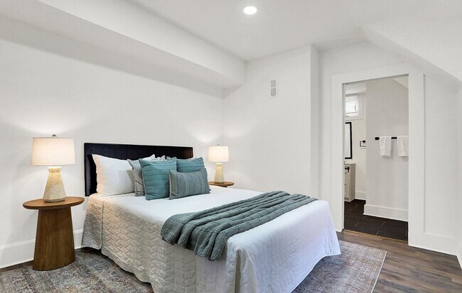 Building Photo - 3 Bed Home Accepting section 8 housing vouchers!