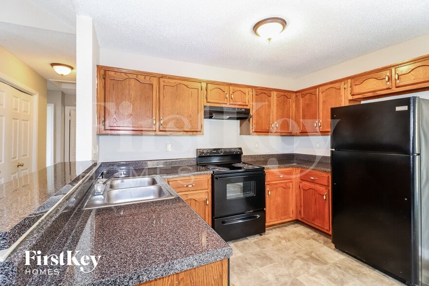 Building Photo - 6911 Lagrange Cir S