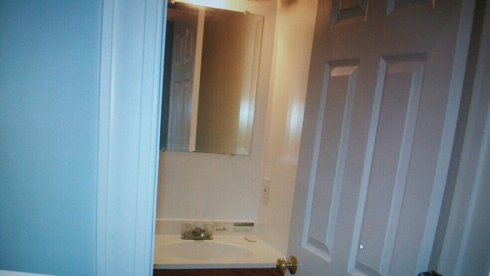 Building Photo - 19 S Broadway