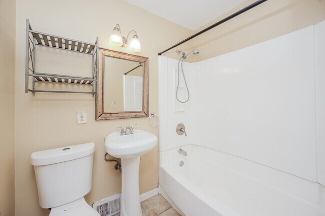 Building Photo - 25240 Sandhurst Rd