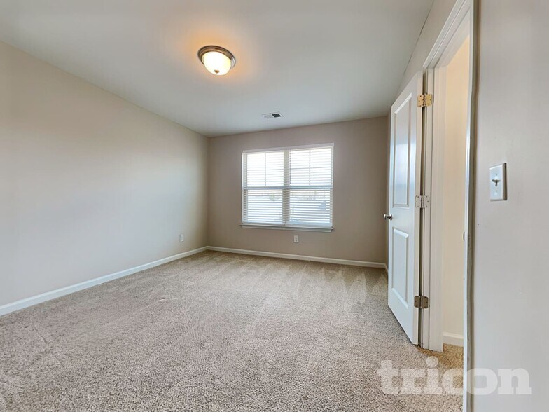Building Photo - 539 Branch Wood Dr