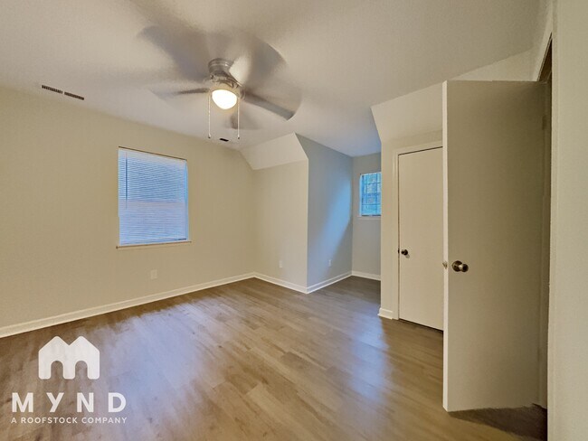 Building Photo - 377 St John Rd NW