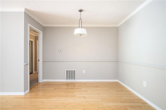 Building Photo - 4303 Pine Heights Dr NE