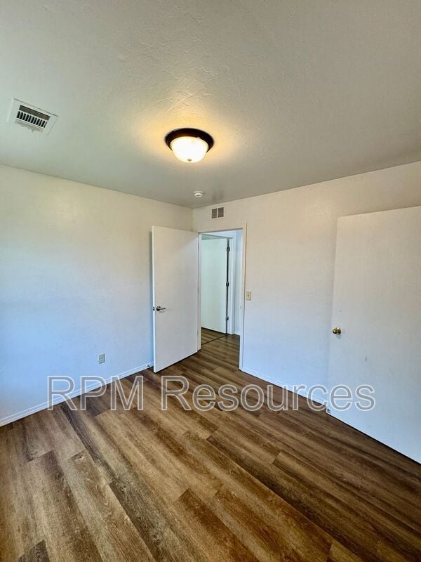 Building Photo - 7404 Park Meadow Dr