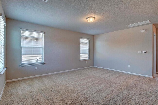 Building Photo - 2212 Bettylou Ln