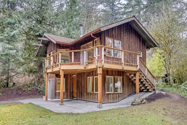 Building Photo - A unique home in the woods near Gazzam Lake