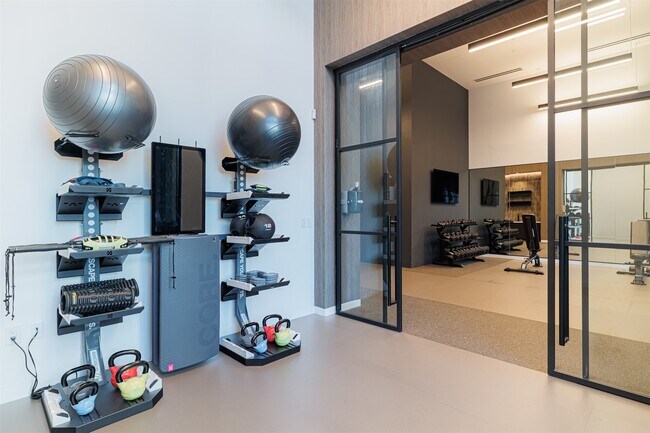 Building Photo - 10505 Deerwood Rd