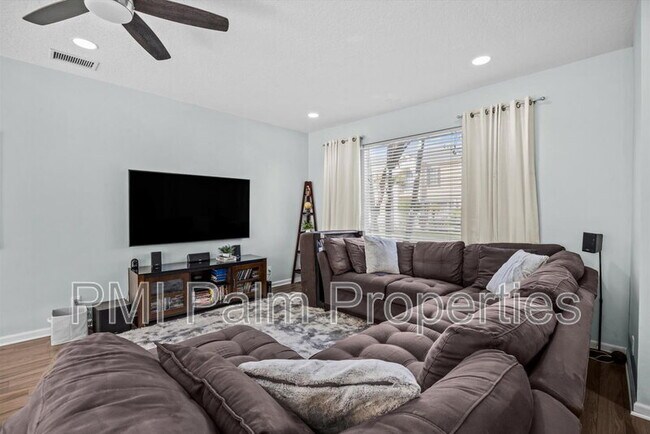 Building Photo - 272 Live Oak Ln