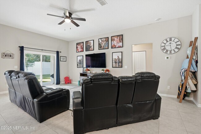 Building Photo - 12581 Creekside Mnr Dr