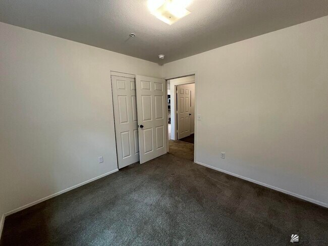 Building Photo - 3743 S Desert Sky Dr