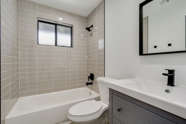 Building Photo - Two Bedroom in Old Town Scottsdale - Sparking Pool!