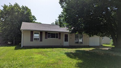 Building Photo - 810 Maplepark Dr
