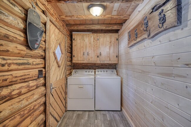 Building Photo - 3980 Bootjack Dr