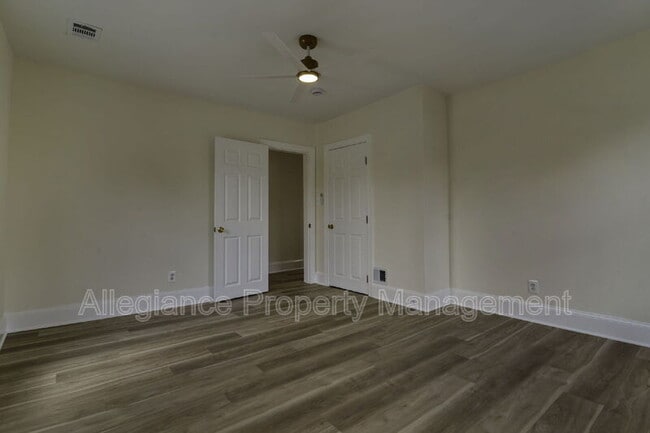 Building Photo - 1506 B Mt Vernon Ave