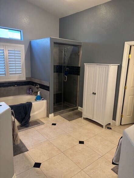 Building Photo - 518 Dawn Cove Dr