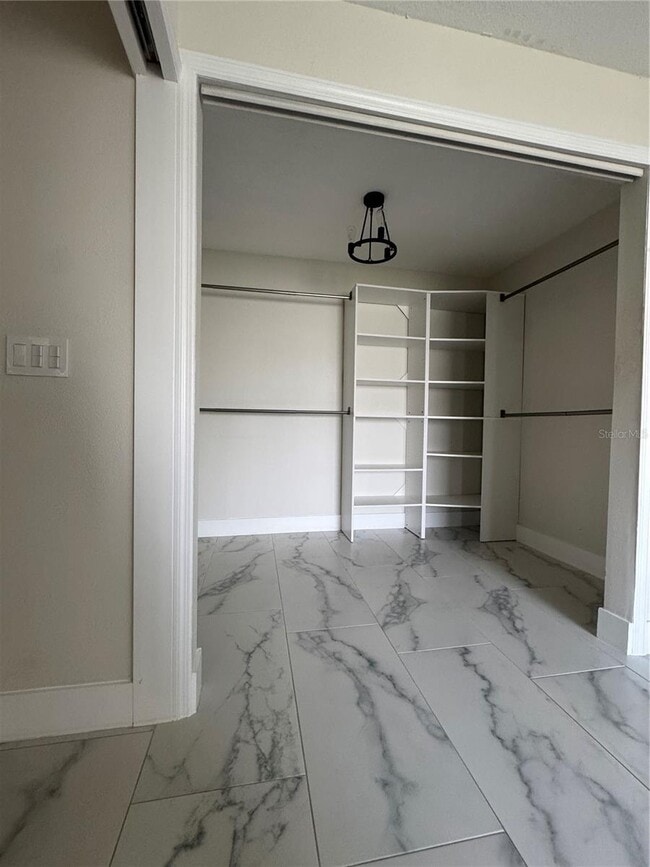 Building Photo - 2652 Hawthorne Ln