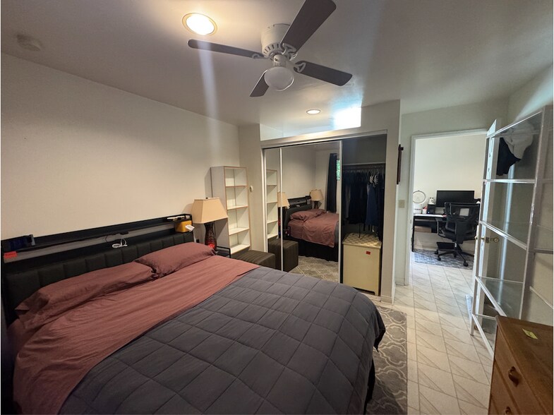 Building Photo - 10201 Oak Park Ave