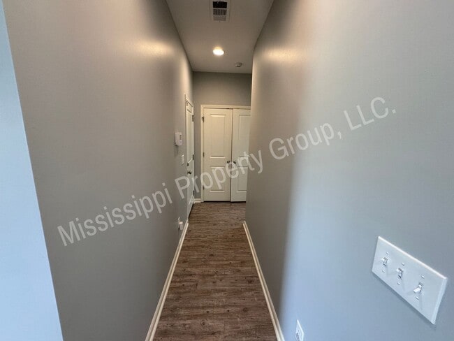 Building Photo - 3BR/2BA Home