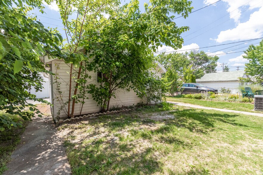 Building Photo - 5736 Chippewa St