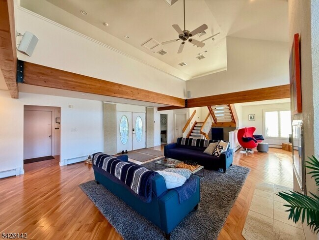 Building Photo - 73 Forest Lake Dr