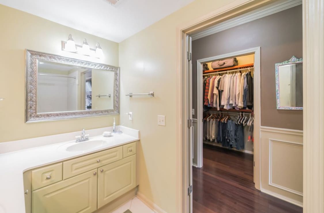 Building Photo - 3334 Peachtree Rd NE