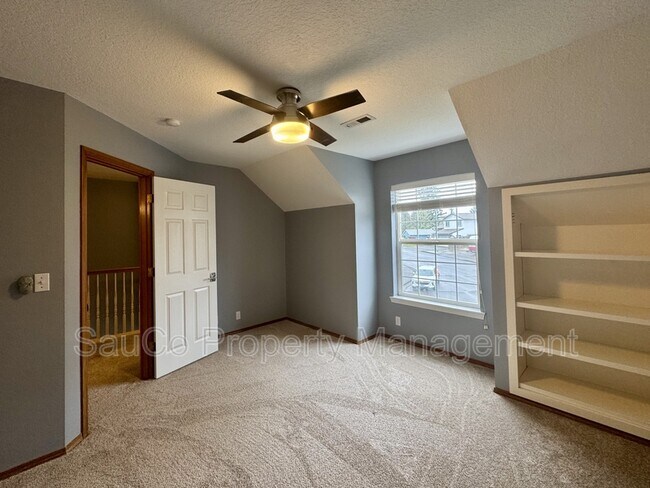 Building Photo - 741 SE Camellia Ct