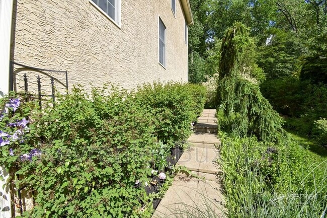 Building Photo - 3727 Green Ridge Rd