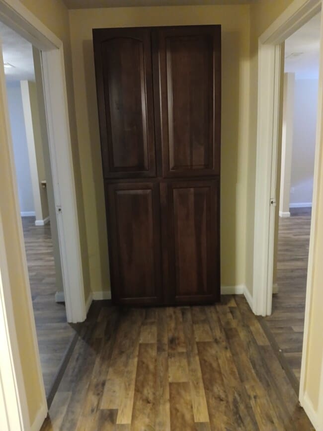 Building Photo - 606 W College St