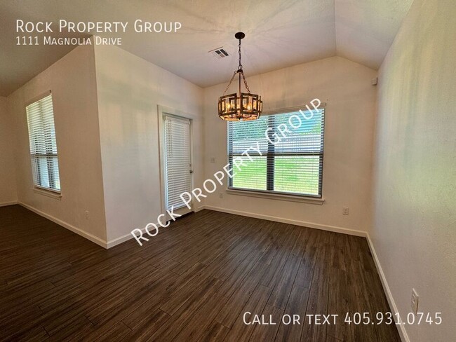 Building Photo - 1111 Magnolia Dr