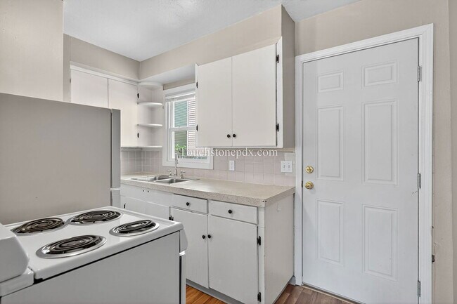 Building Photo - 7349 SE Evergreen St