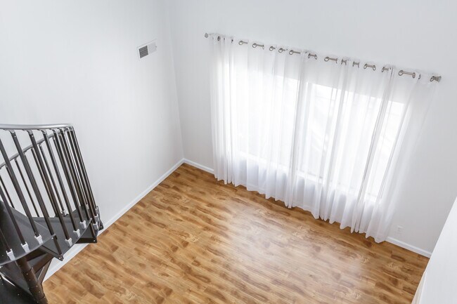 Building Photo - 1738 S Bentley Ave