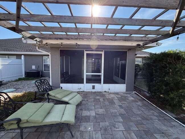 Building Photo - 3-bedroom, 2-bathroom