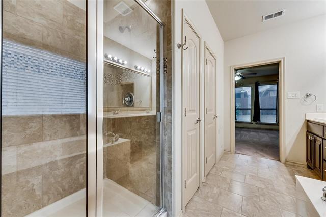 Building Photo - 15825 Carlton Oaks Dr