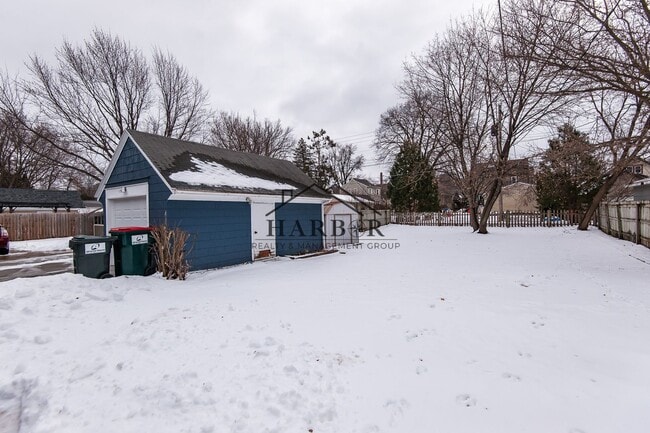 Building Photo - Updated Craftsman Living: 2BR/2BA + Den in NW Rochester