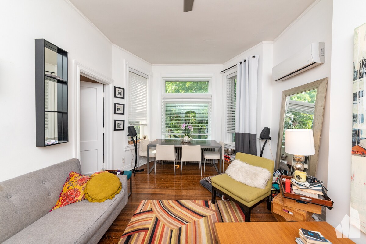 Building Photo - 649 W Wrightwood Ave