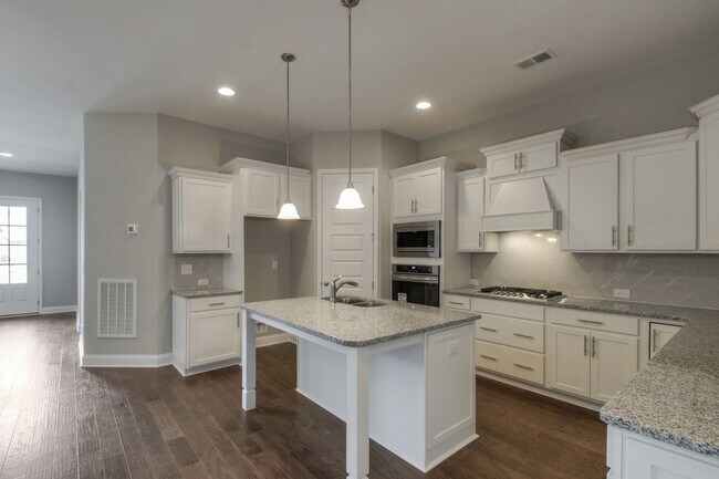 Building Photo - Resort Style Living in Franklin!