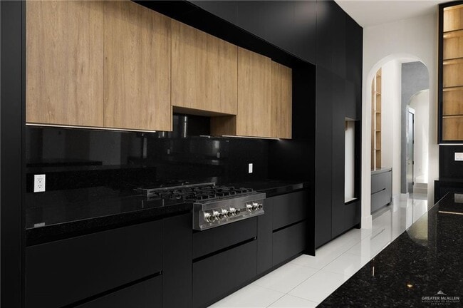 Building Photo - 45 Travis St