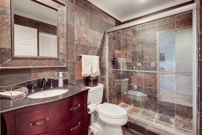 Building Photo - 11570 Briarwood Cir