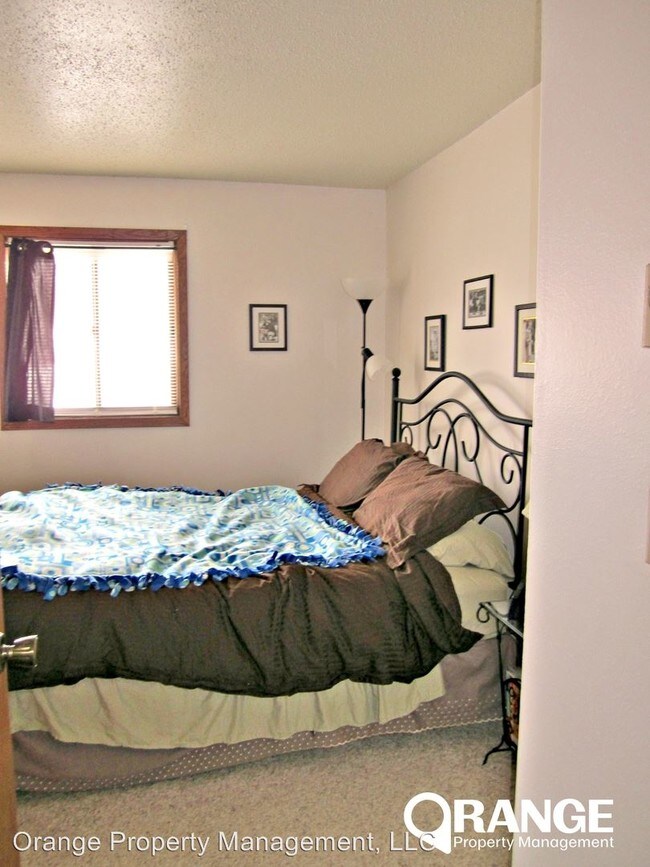 Building Photo - 1102-1110 Loy Ave