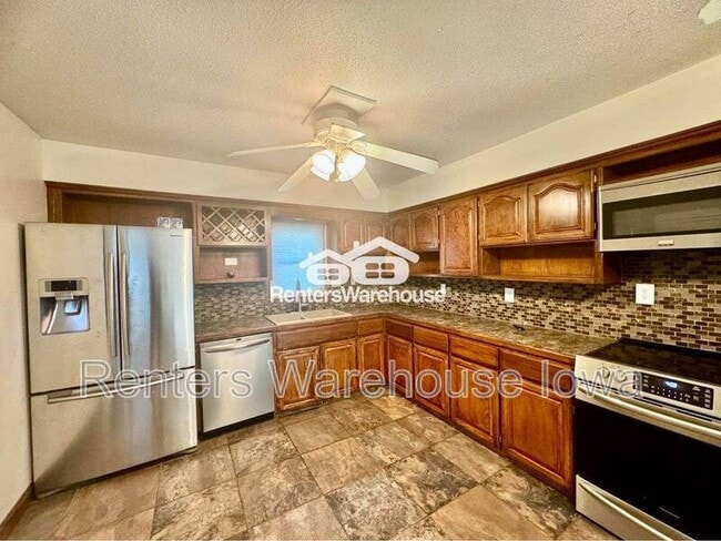 Building Photo - 275 Christopher Ave