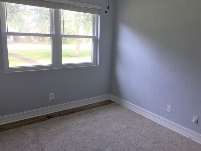 Building Photo - Spacious 3-Bedroom Home in Rio Vista - One Block from the River!