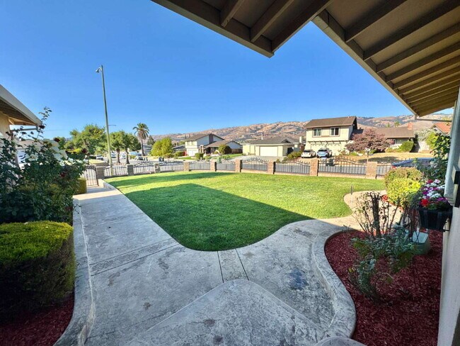 Building Photo - Large Evergreen Home with Solar & Community Pool